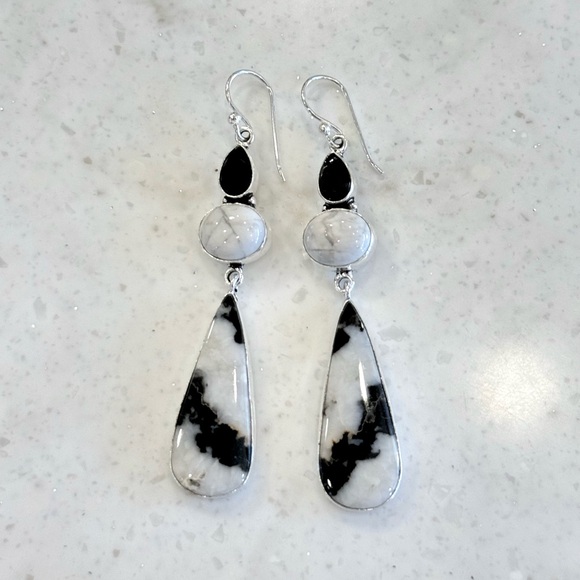 Handmade Jewelry - 925 Sterling Silver White Buffalo Turquoise & Onyx Earrings